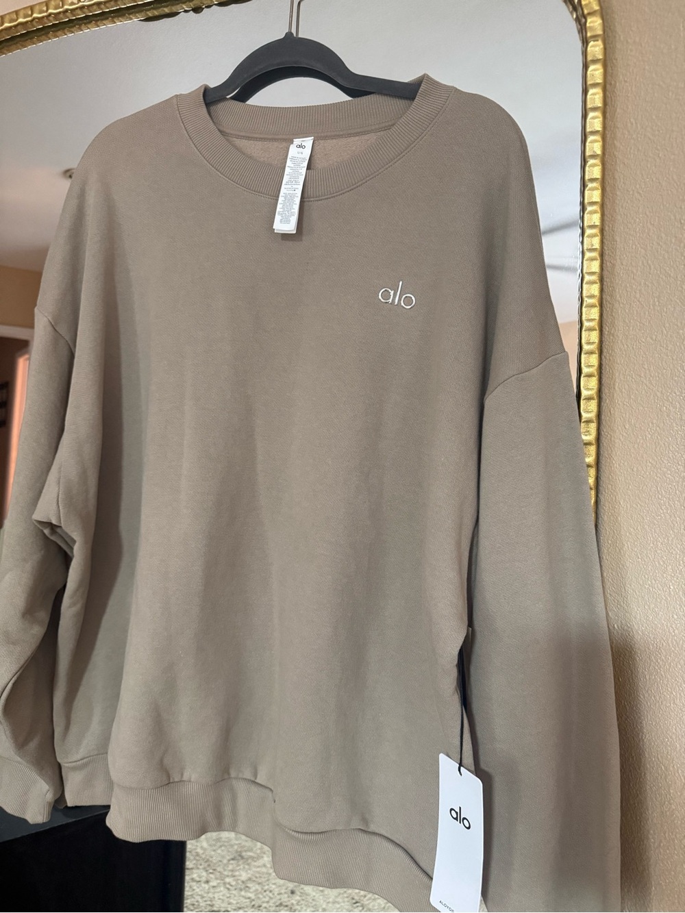 Alo Crewneck Sweatshirt in Taupe